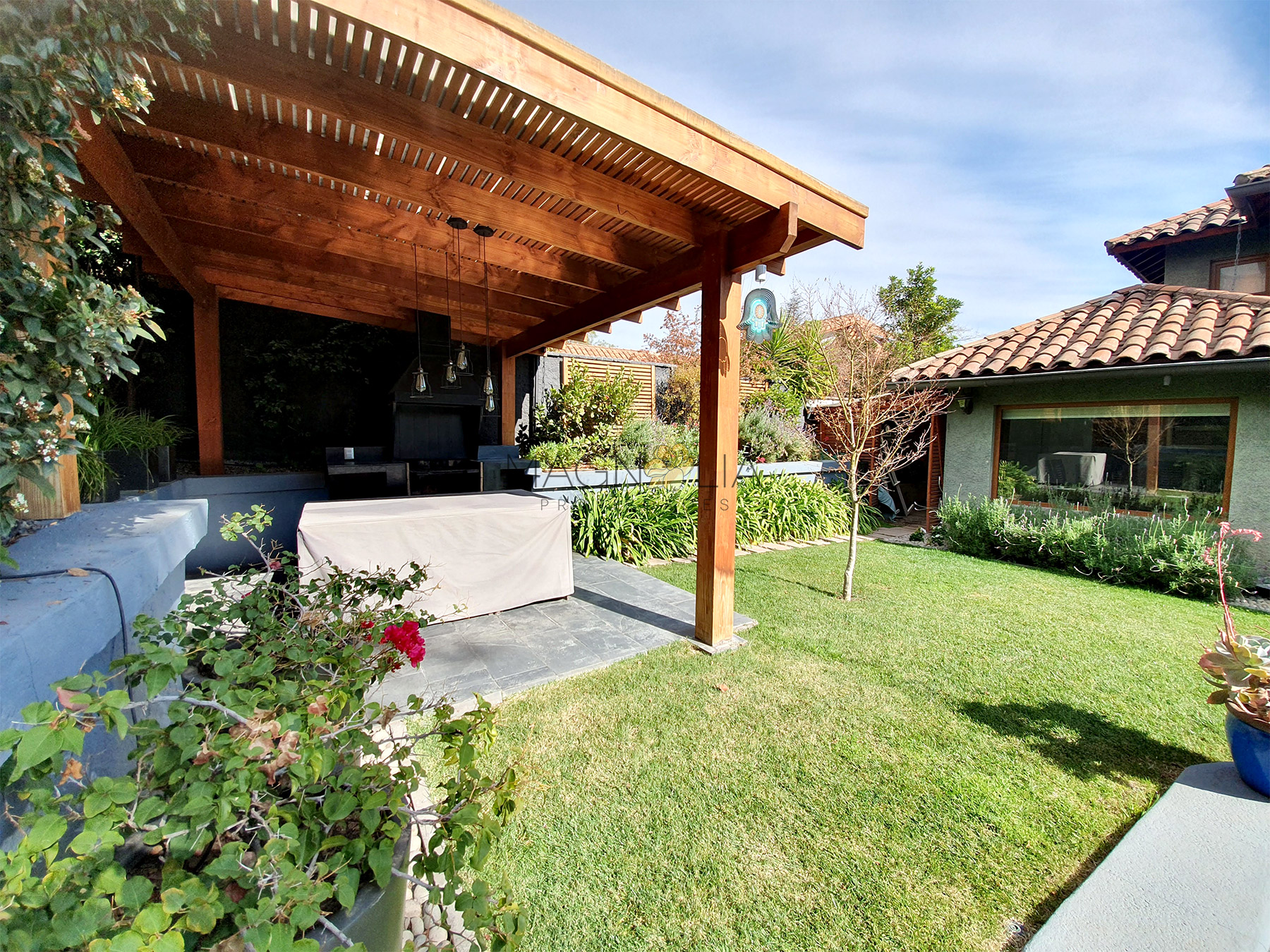 Preciosa Casa Remodelada en San Carlos de Apoquindo