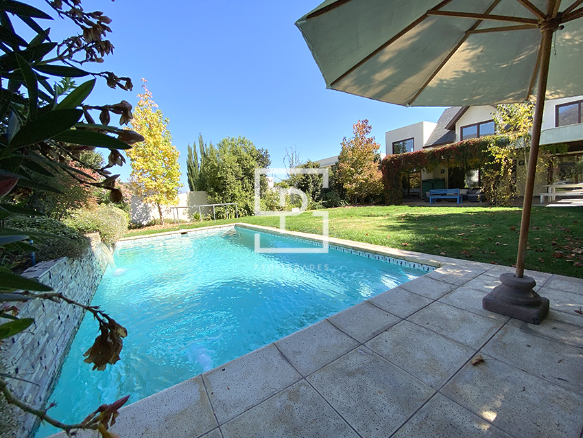 Hermosa casa en condominio en Piedra Roja, Chicureo