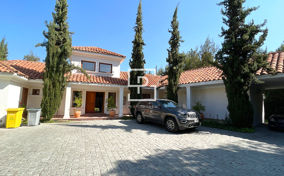 Espectacular Provenzal en Condominio Golf Las Lomas