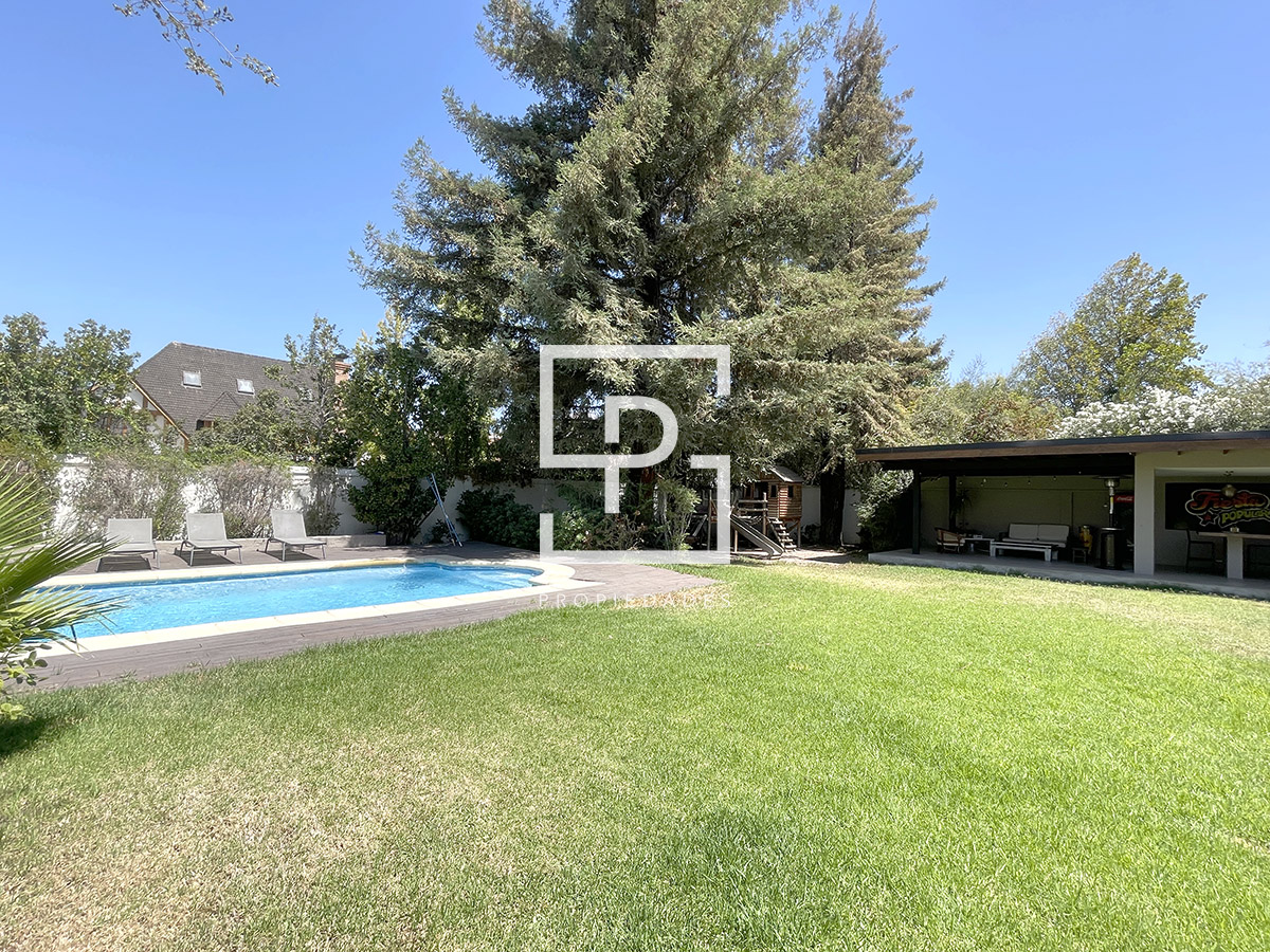 Se vende Encantadora casa en barrio Los Nogales, La Dehesa