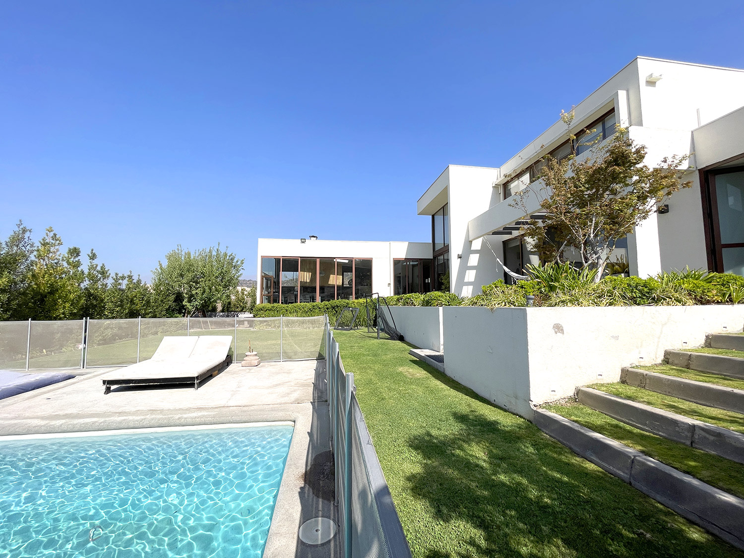 Se vende Gran casa en condominio con Quincho y Vista a la cordillera