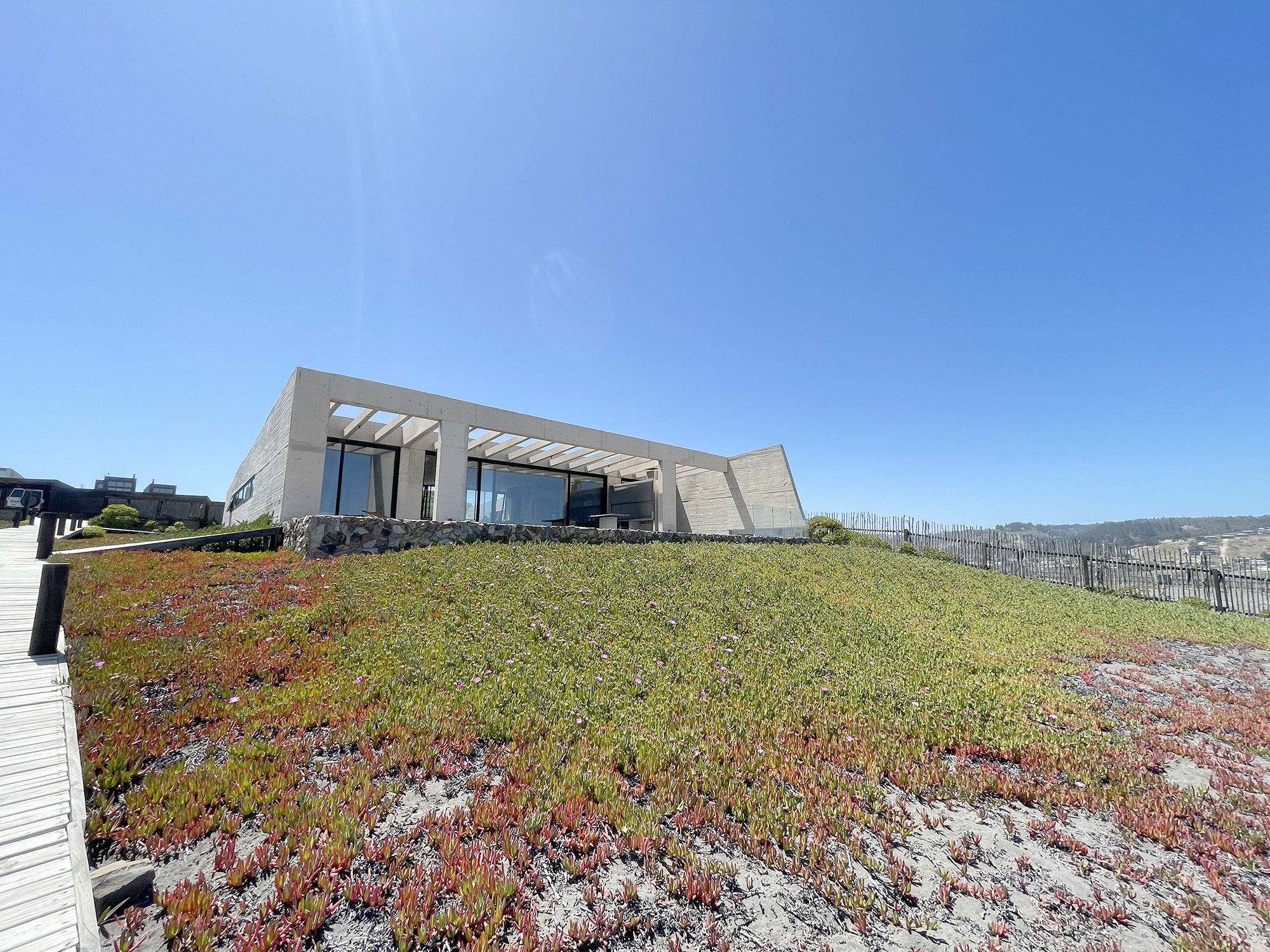 Se vende moderna casa en Pupuya frente al mar 